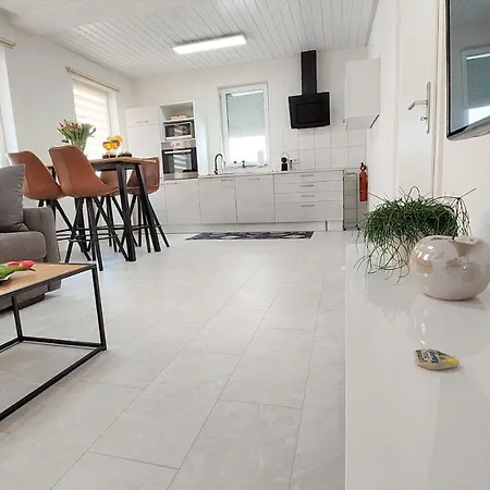 Apartment Hill43 *